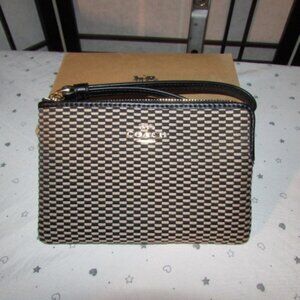 BRAND NEW IN BOX COACH LEGACY WRISTLET